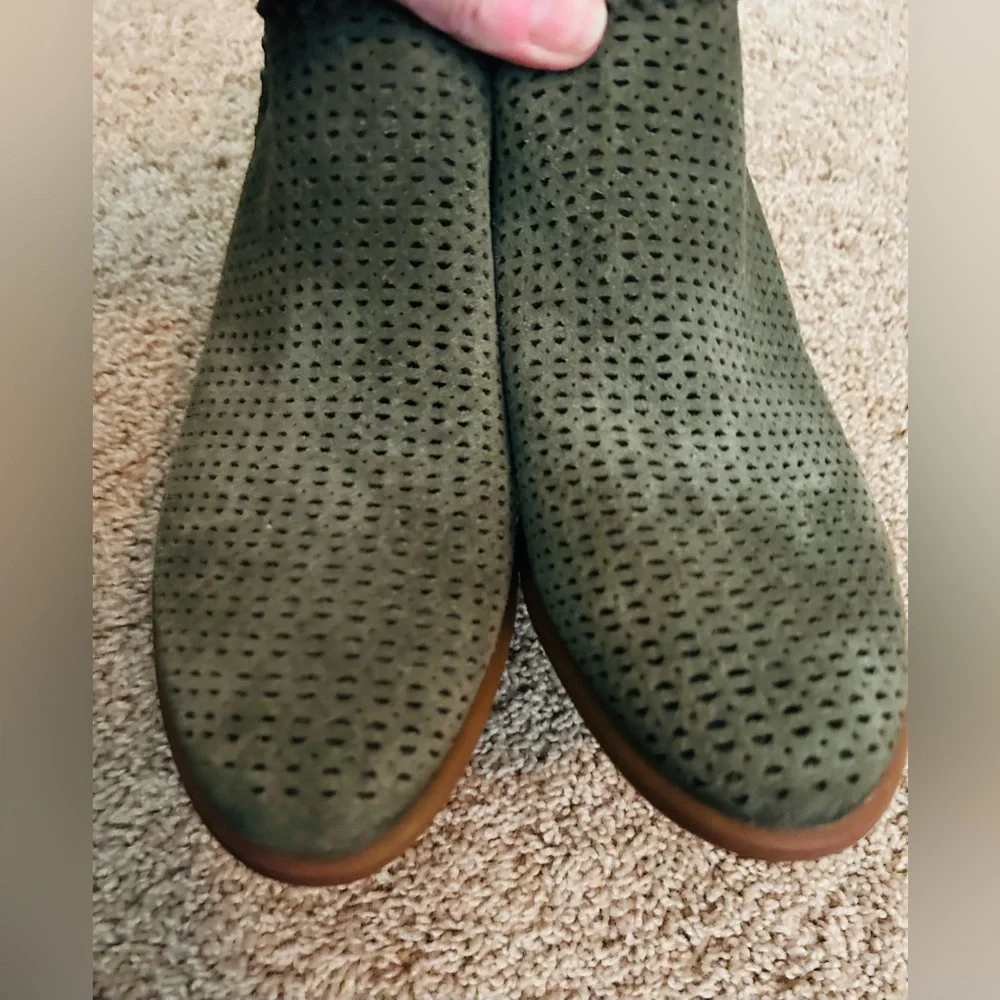 NIB Earth Origins Olive Green “Peak Perry” Perforated Suede Ankle Booties, 9M - Picture 12 of 16